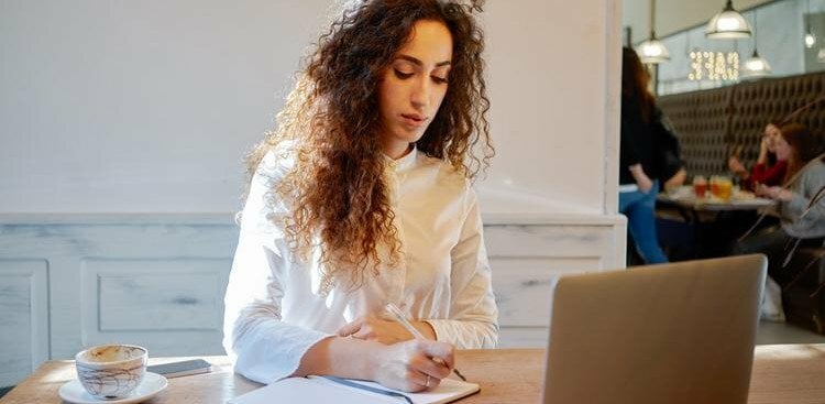 3 Steps to Successfully Mock Interviewing Yourself (With Minimal Awkwardness)